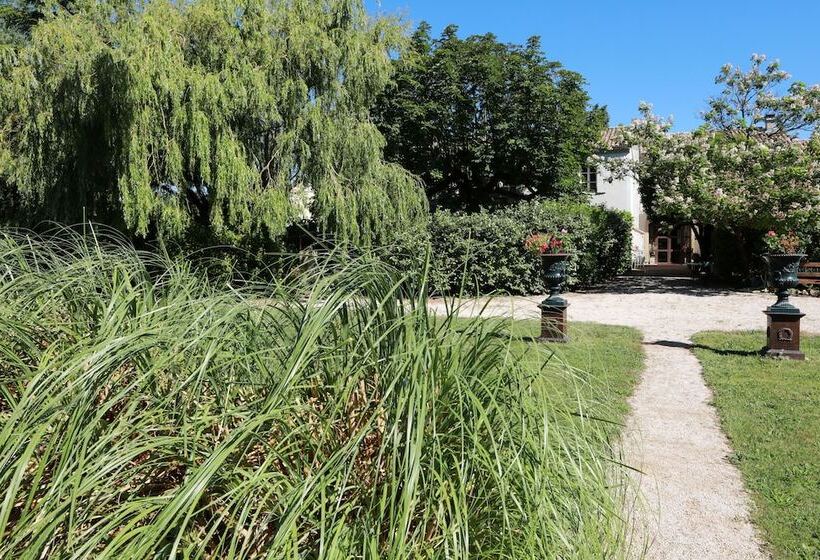 مبيت وإفطار Justin De Provence