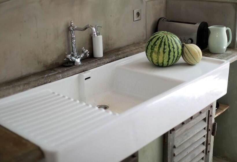 مبيت وإفطار Justin De Provence