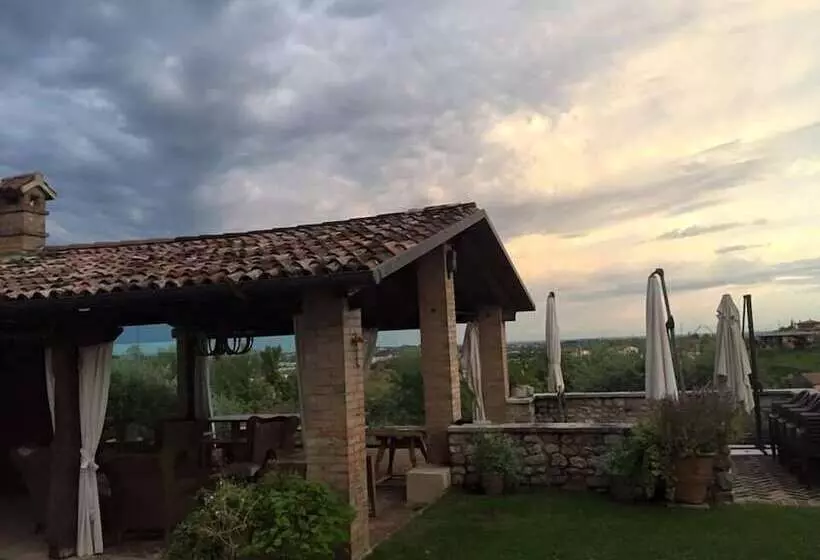 ベッドアンドブレックファースト Agriturismo La Vigna Di Sarah