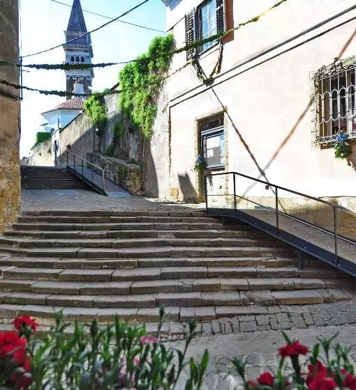 تختخواب و صبحانه Max Piran