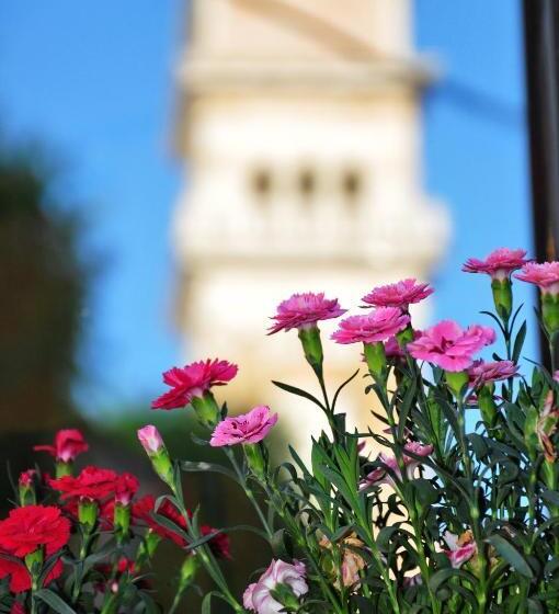 تختخواب و صبحانه Max Piran