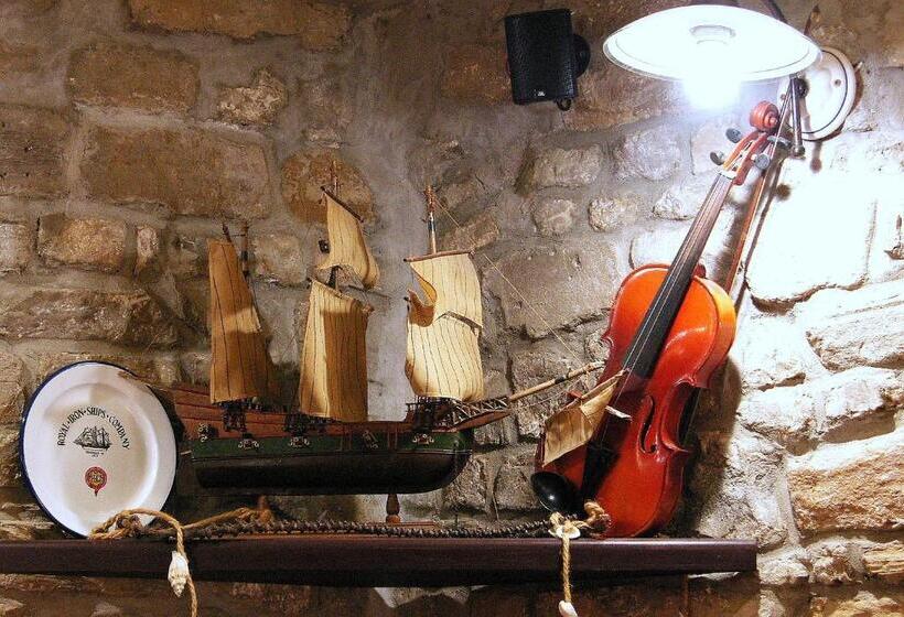 تختخواب و صبحانه Max Piran