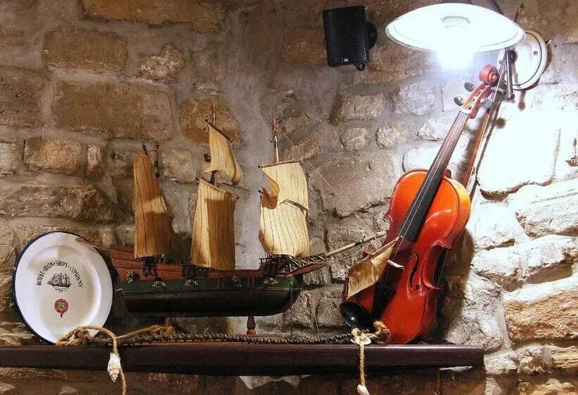 تختخواب و صبحانه Max Piran