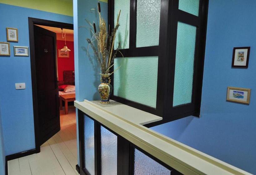 تختخواب و صبحانه Max Piran