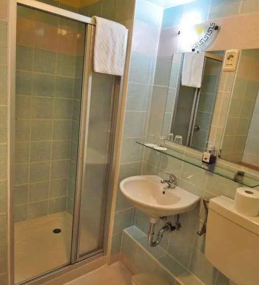 تختخواب و صبحانه Max Piran