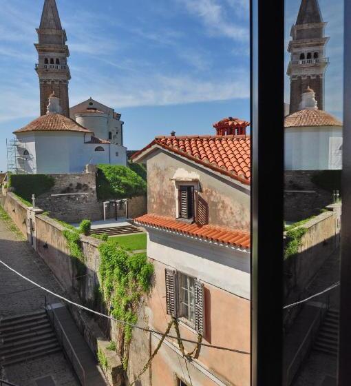 تختخواب و صبحانه Max Piran