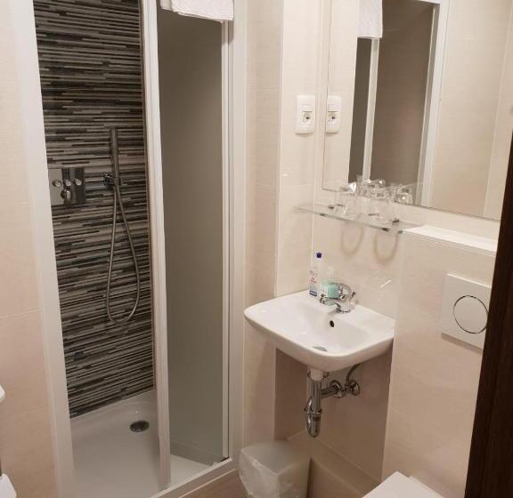 تختخواب و صبحانه Max Piran