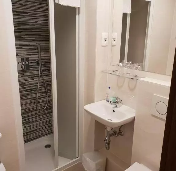 تختخواب و صبحانه Max Piran