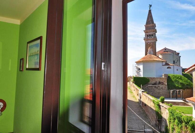 تختخواب و صبحانه Max Piran