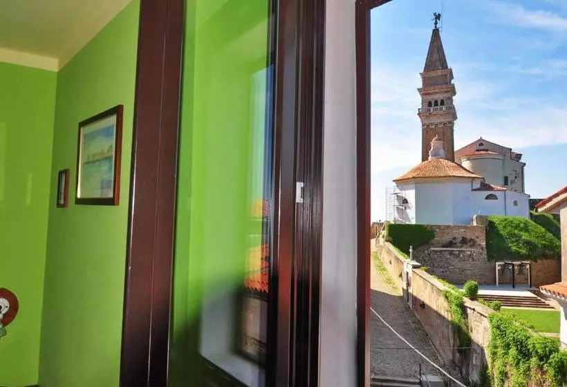 تختخواب و صبحانه Max Piran