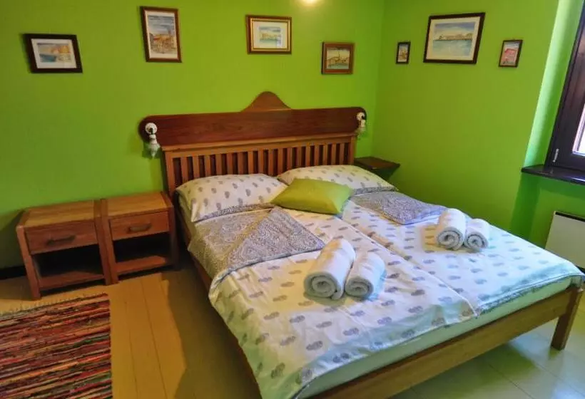 تختخواب و صبحانه Max Piran