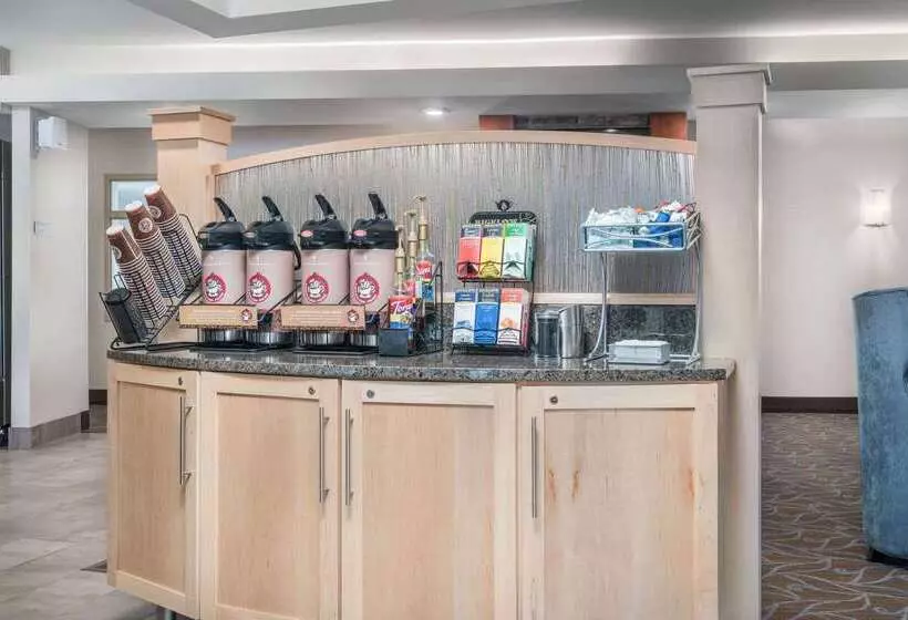 ホテル Americinn By Wyndham Winona