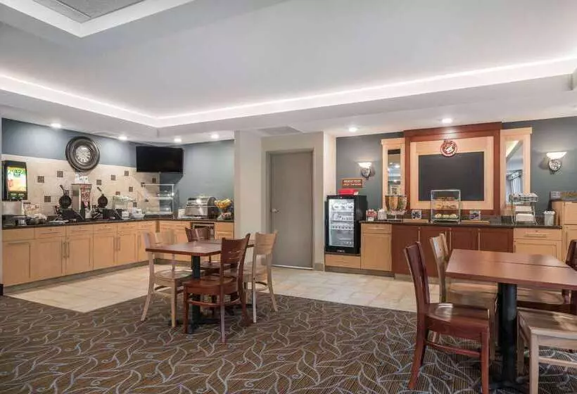 ホテル Americinn By Wyndham Winona