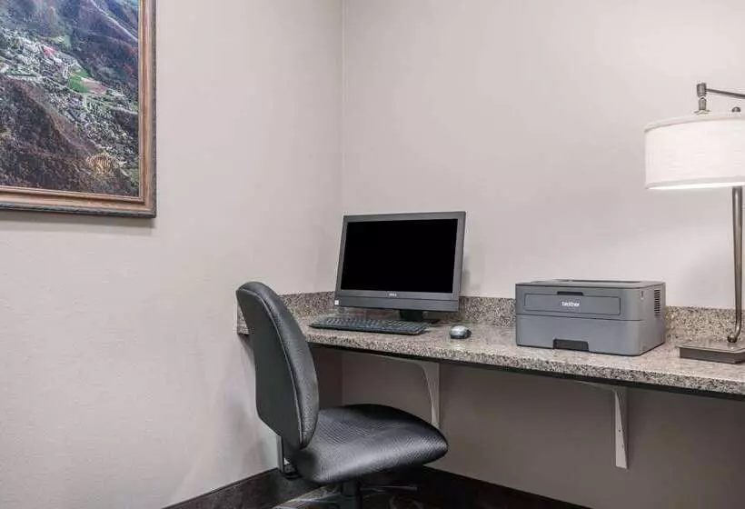 ホテル Americinn By Wyndham Winona