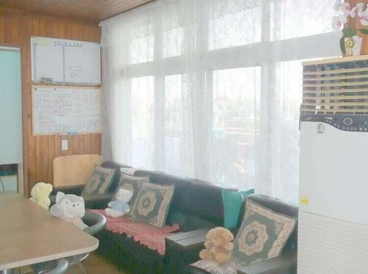 Springflower Guesthouse   Hostel