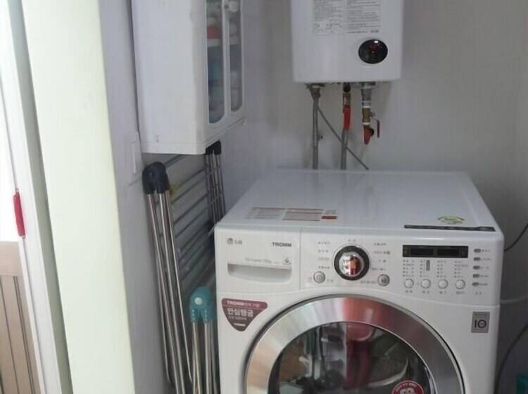 Springflower Guesthouse   Hostel