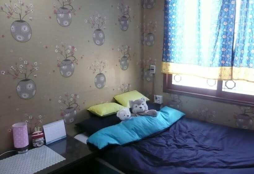 Springflower Guesthouse   Hostel