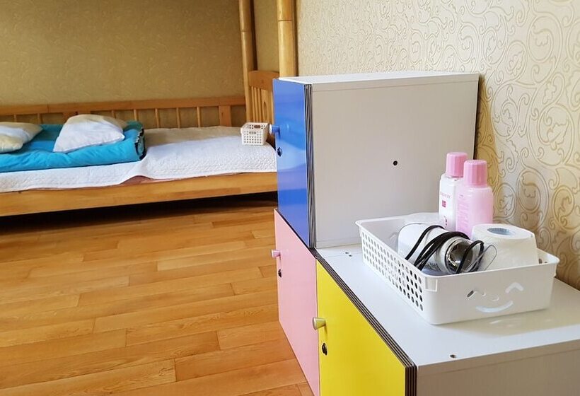 Springflower Guesthouse   Hostel