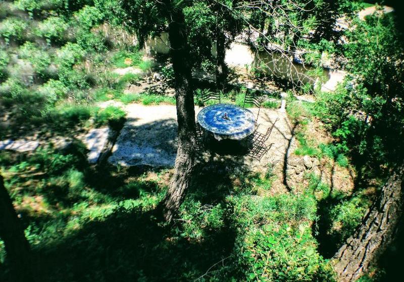 Bed and Breakfast Les Maquinols Estate