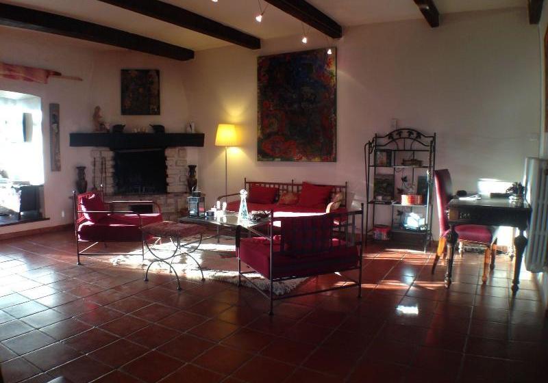 Bed and Breakfast Les Maquinols Estate