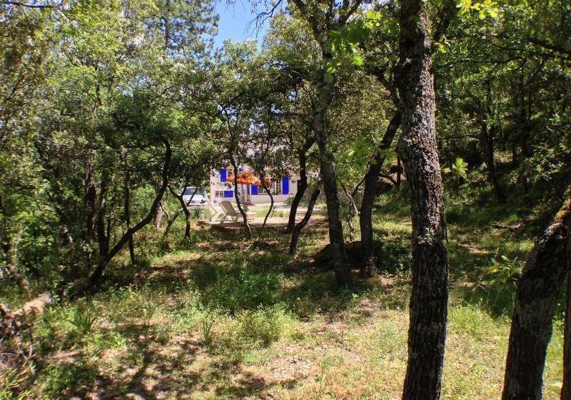 Bed and Breakfast Les Maquinols Estate