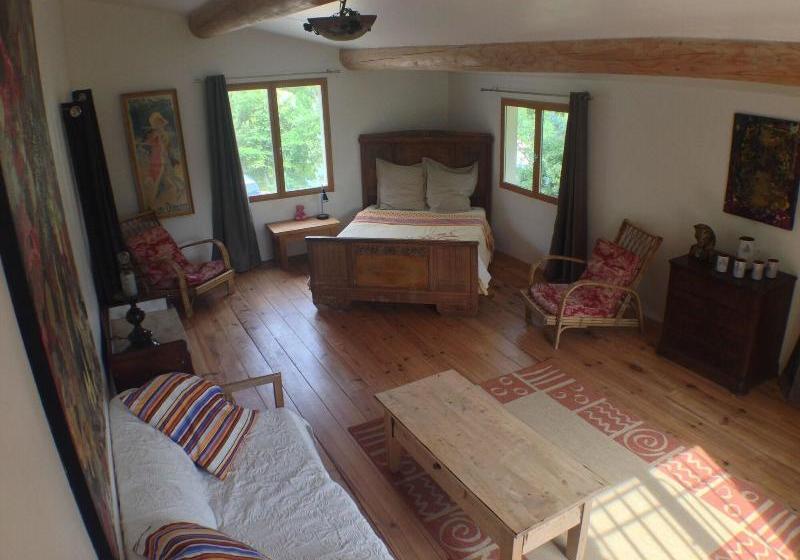 Bed and Breakfast Les Maquinols Estate