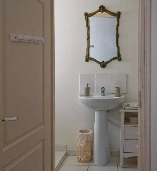 ベッドアンドブレックファースト Maison Rives   Village Du Livre De Montolieu