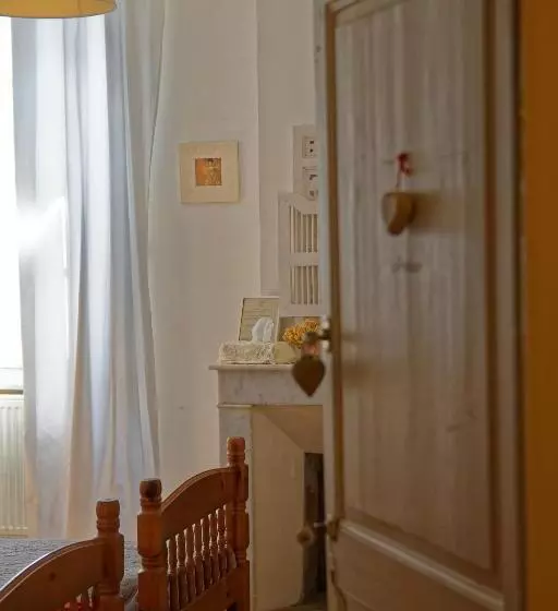 ベッドアンドブレックファースト Maison Rives   Village Du Livre De Montolieu