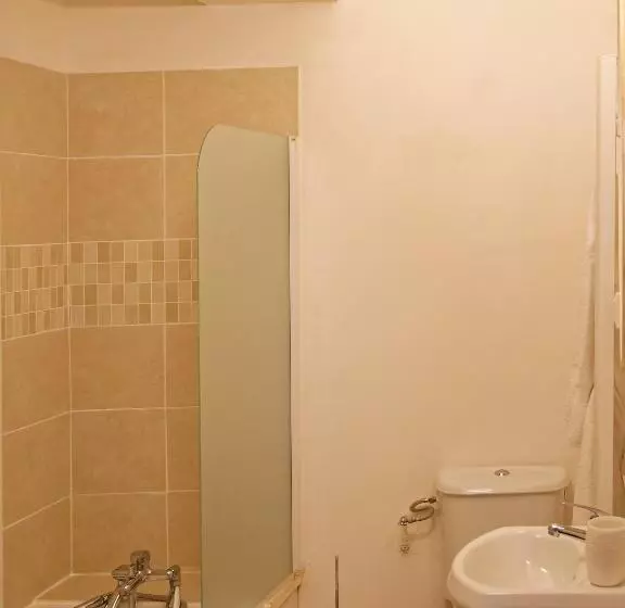 ベッドアンドブレックファースト Maison Rives   Village Du Livre De Montolieu