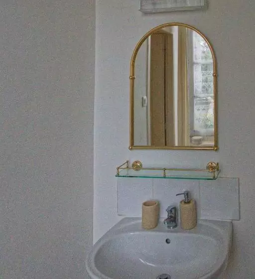 ベッドアンドブレックファースト Maison Rives   Village Du Livre De Montolieu