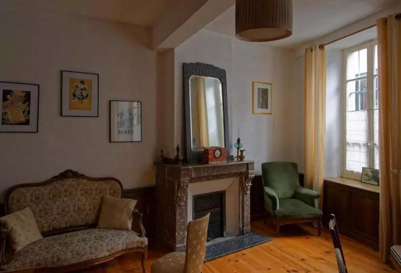 ベッドアンドブレックファースト Maison Rives   Village Du Livre De Montolieu