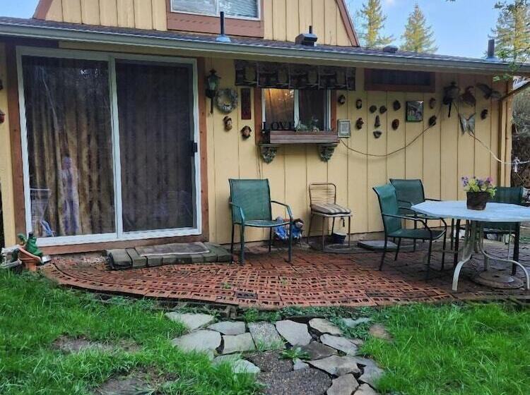 Bed and Breakfast Scott Creek Farm