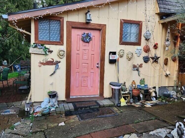 Bed and Breakfast Scott Creek Farm