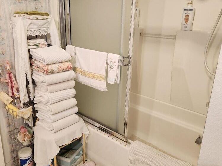 Bed and Breakfast Scott Creek Farm