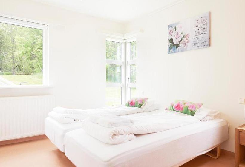 Golden Circle Apartments