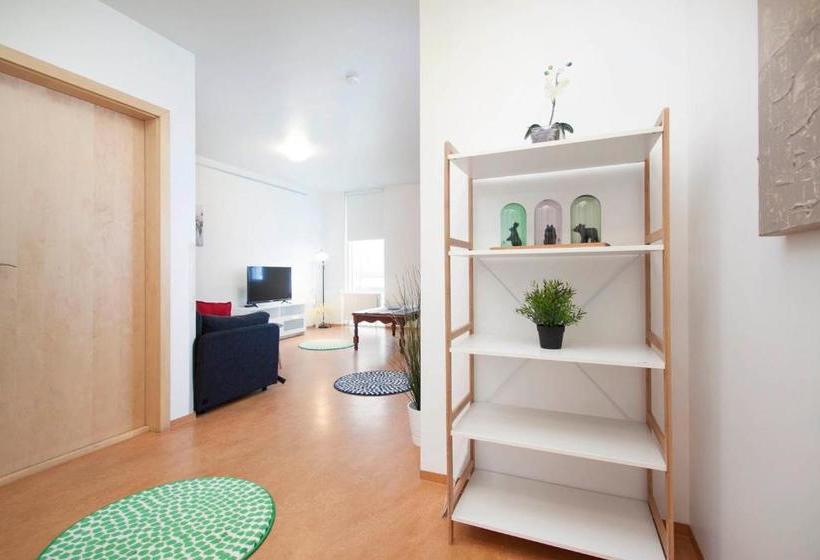 Golden Circle Apartments