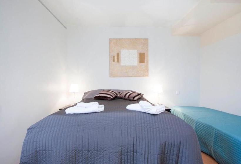 Golden Circle Apartments