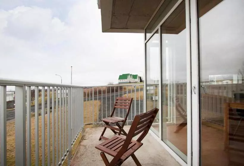 Golden Circle Apartments