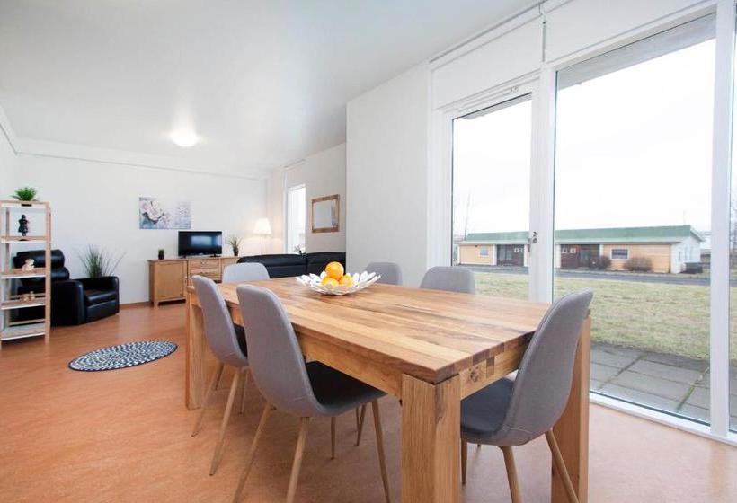 Golden Circle Apartments