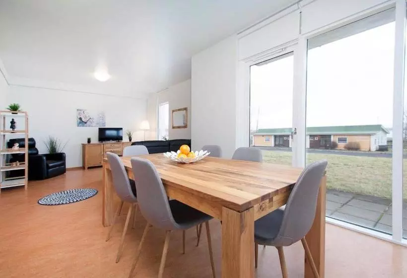 Golden Circle Apartments