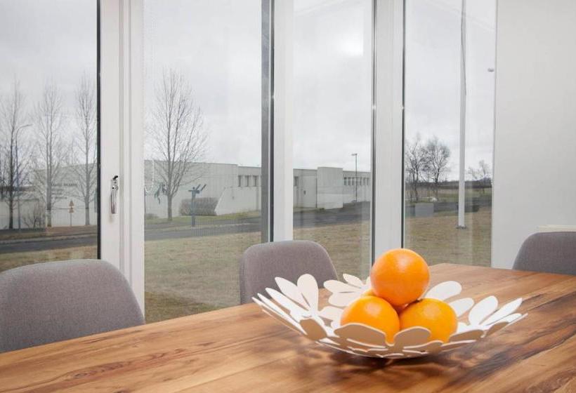 Golden Circle Apartments