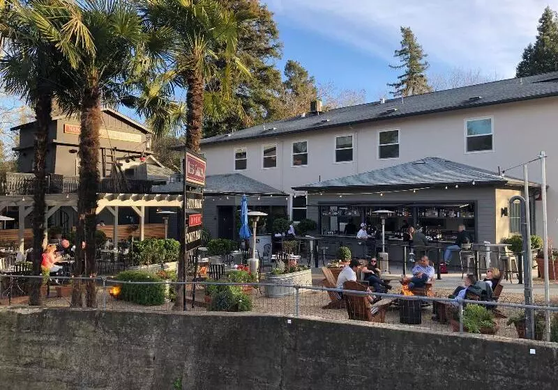 Hotelli Calistoga Inn Restaurant And Brewery