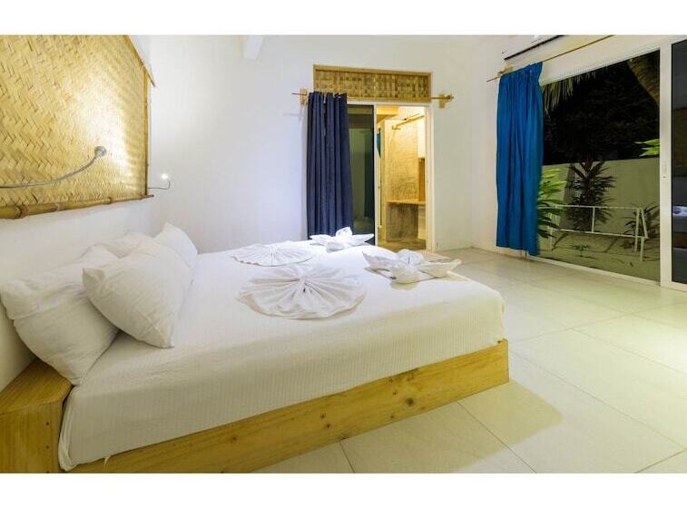 هتل Captains Residence By Vista