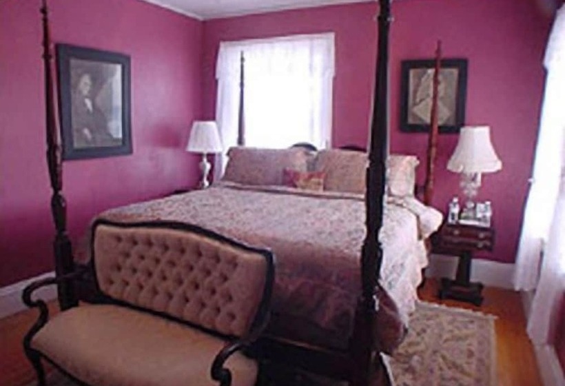 هتل The Charles Newhall House