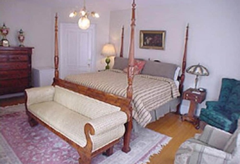 هتل The Charles Newhall House