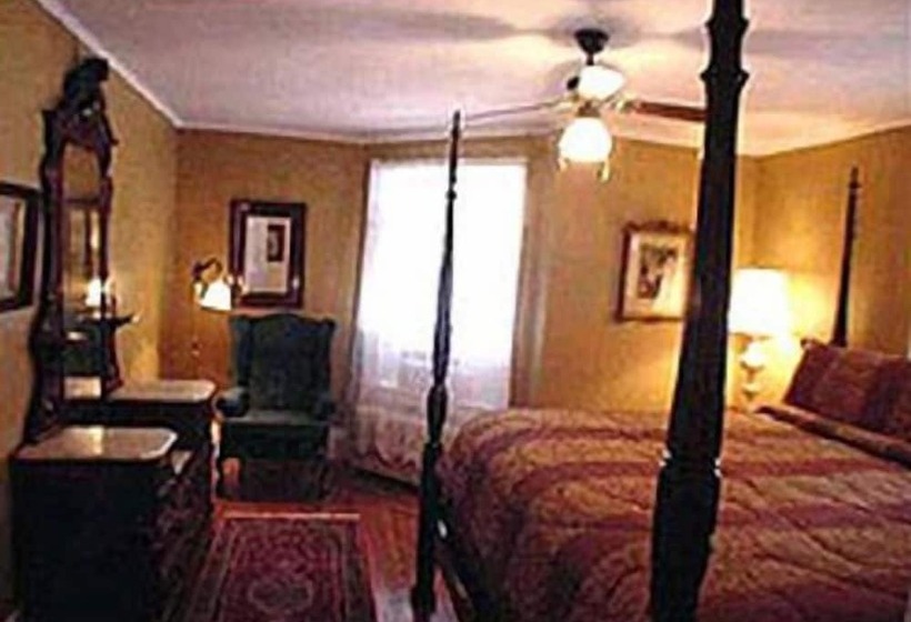 هتل The Charles Newhall House