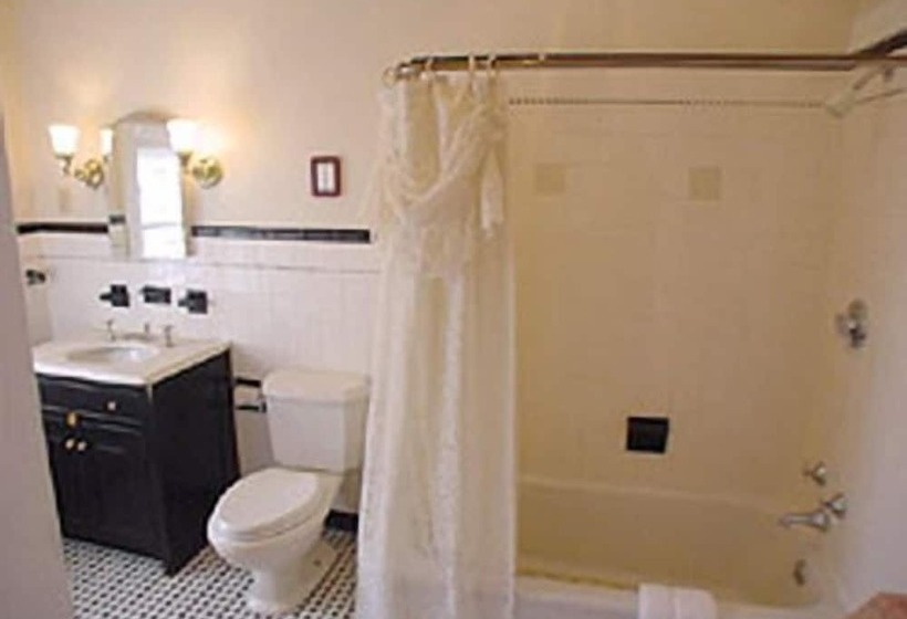 هتل The Charles Newhall House