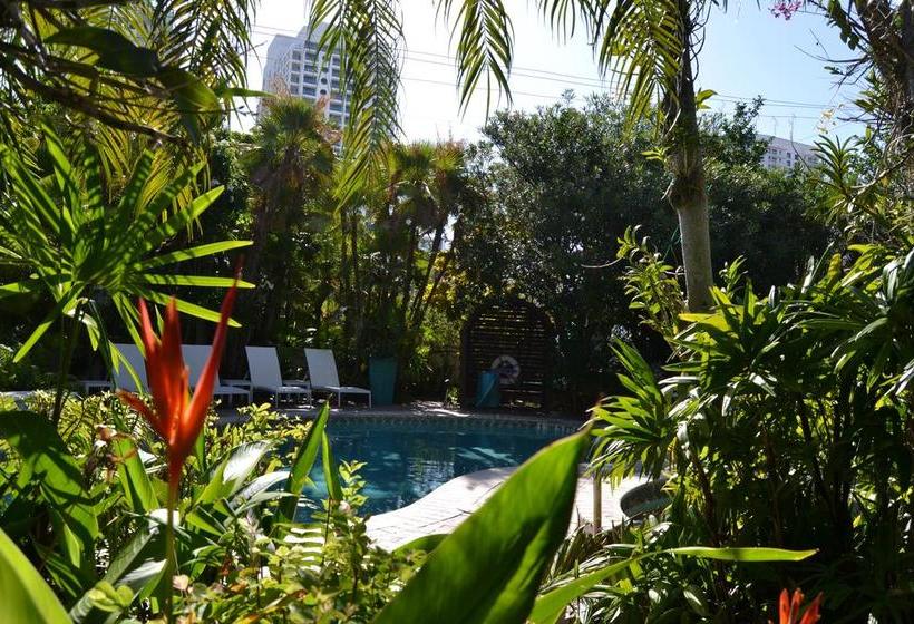 فندق Lush Royale a North Beach Village Resort - Gay Men Only