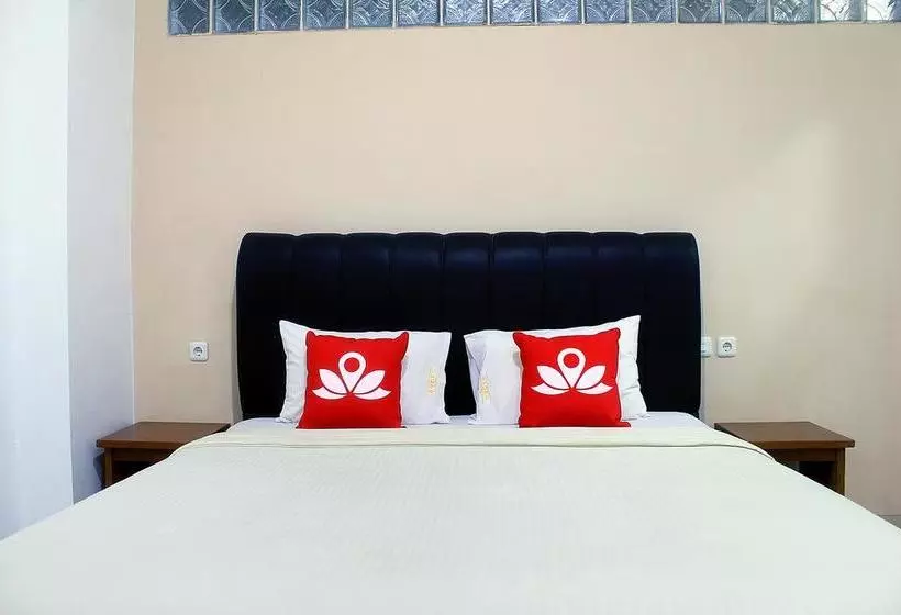 ホテル Zen Rooms Lengkong Besar