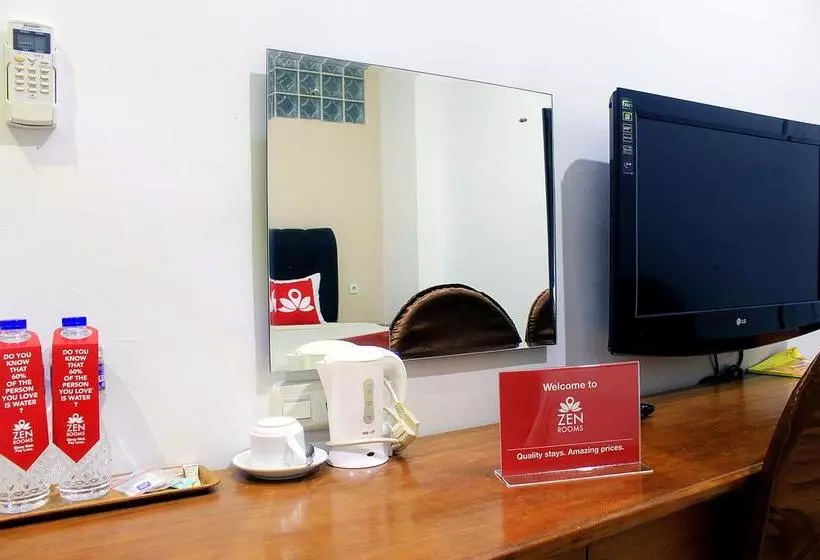 ホテル Zen Rooms Lengkong Besar